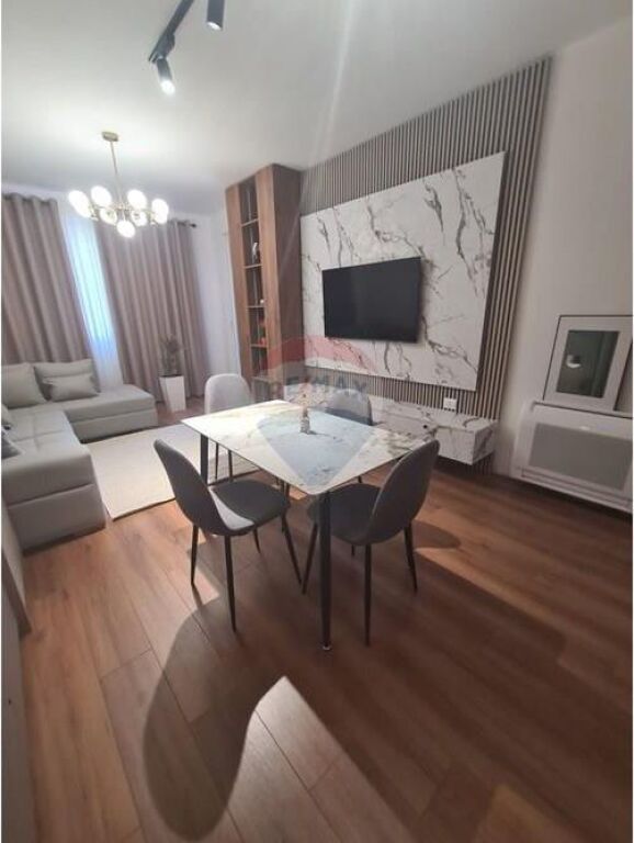 Appartamento 1 +1 in affitto in via Elbasani