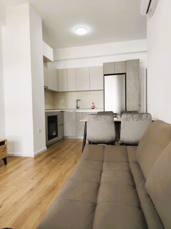 Apartament 1+1 me qera, i ri, i sapo mobiluar, i pabanuar me pare!