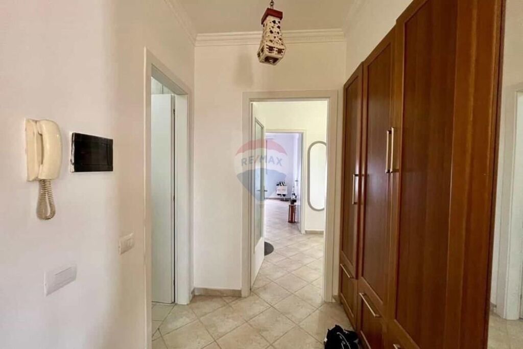 Appartamento - In Vendita - Via delle Barricate, Tirana