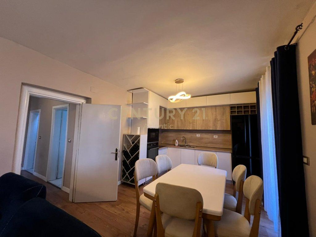 APPARTAMENTO 2+1+2 BAGNI IN VENDITA VICINO AL CENTRO PRESSO IL MUSEO DI DURRËS !