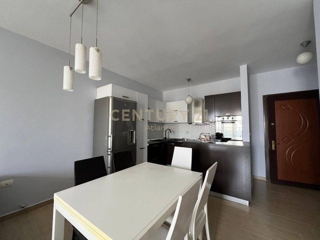 IN VENDITA APPARTAMENTO 2+1+2 BAGNI E 2 BALCONI PRESSO EX URT A DURRËS !