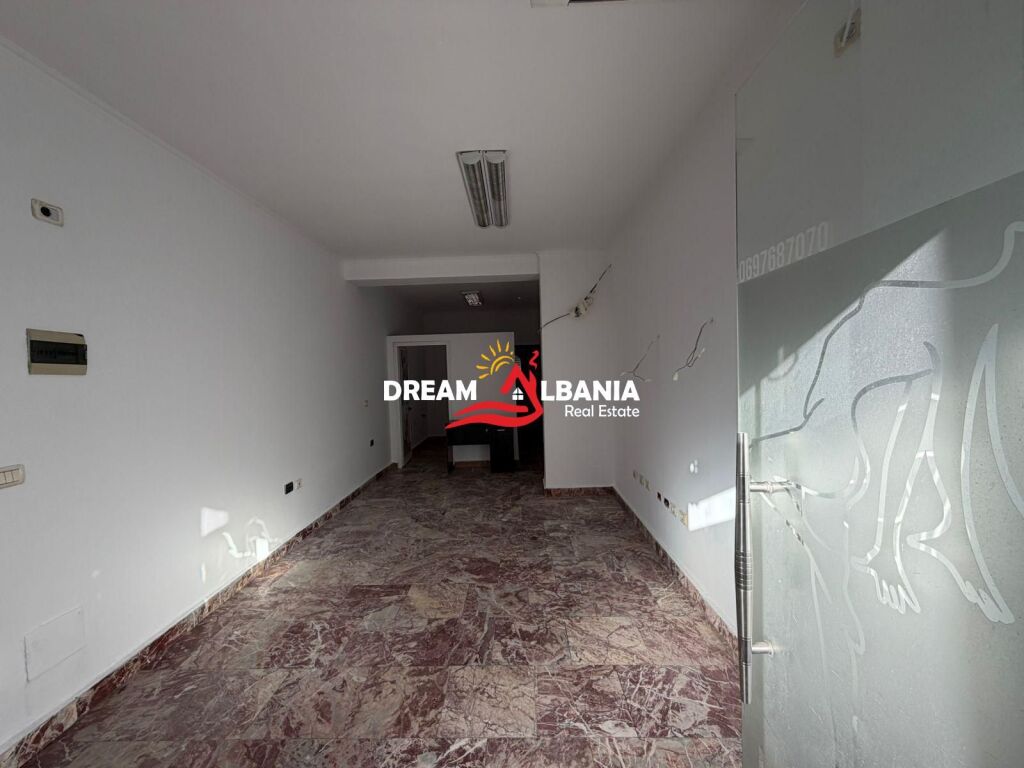 Premises for rent in the Paris Commune area, Tirana (ID 42611405)