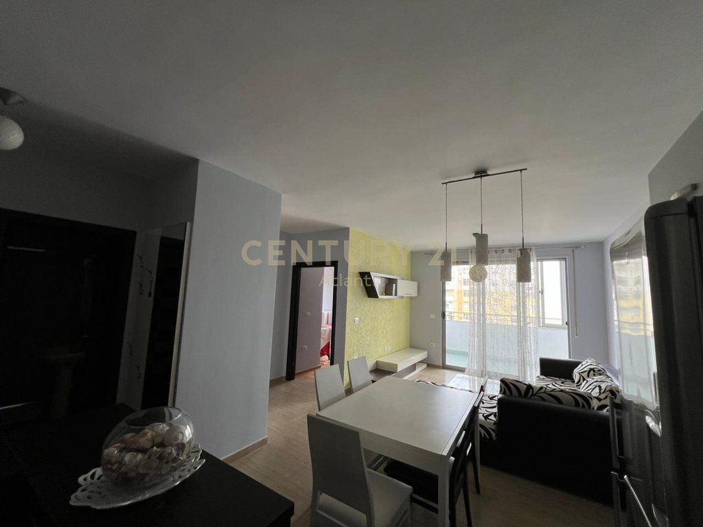IN VENDITA APPARTAMENTO 2+1+2 BAGNI E 2 BALCONI PRESSO EX URT A DURRËS !