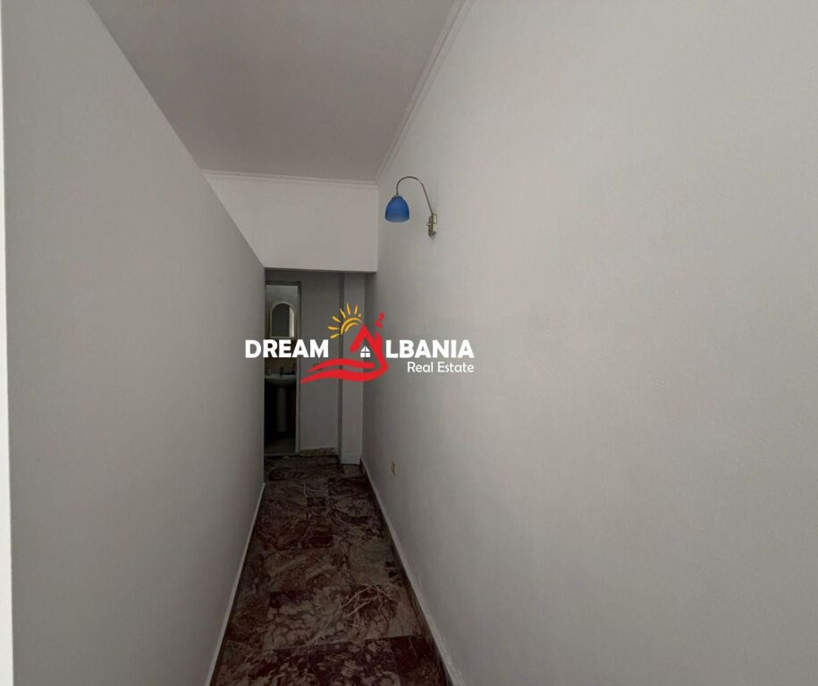Premises for rent in the Paris Commune area, Tirana (ID 42611405)
