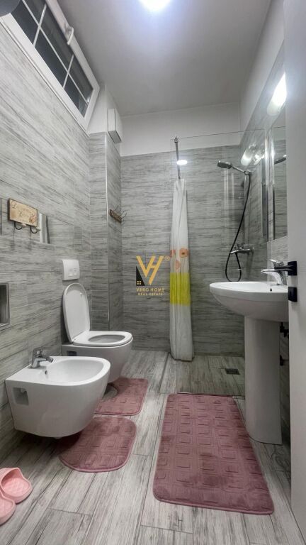 JEPET APARTAMENT 1+1+BLK ME QIRA TE KOMUNA E PARISIT 65.000 LEKE