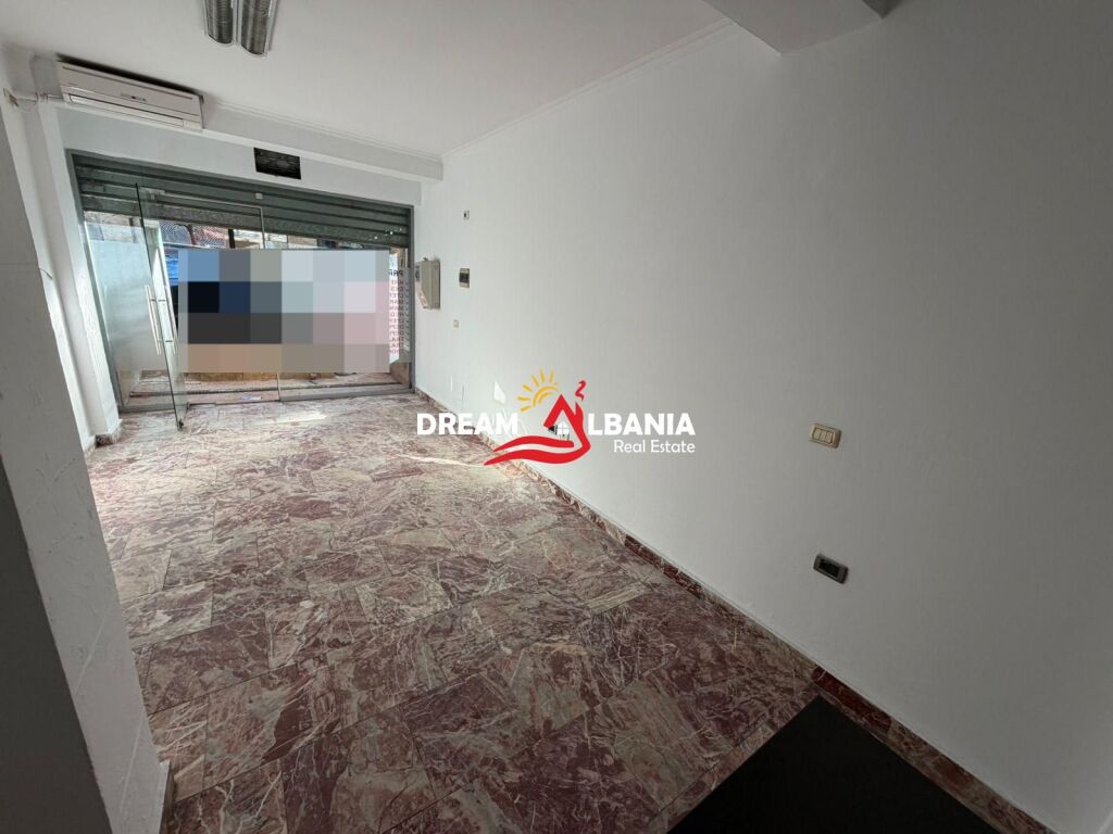 Premises for rent in the Paris Commune area, Tirana (ID 42611405)