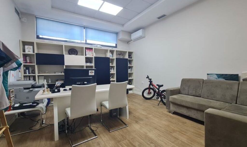Ambient komercial me qira, Komuna e Parisit