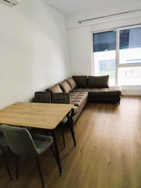 Apartament 1+1 me qera, i ri, i sapo mobiluar, i pabanuar me pare!