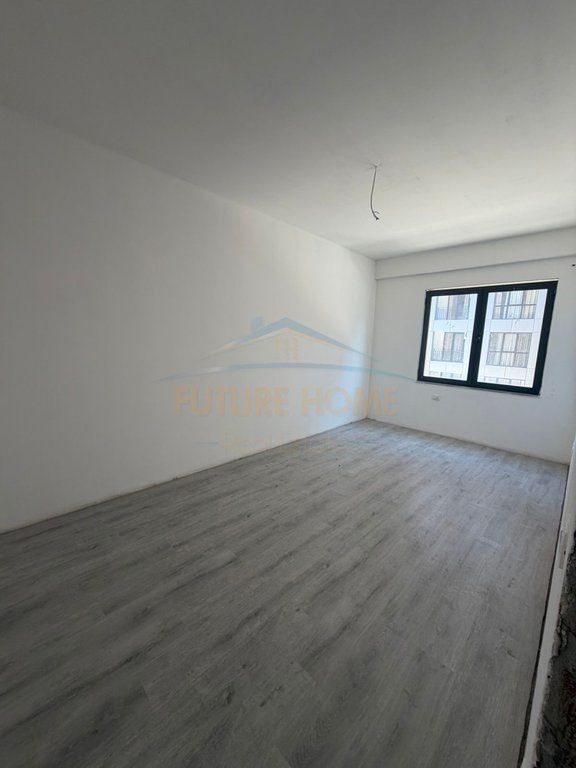 SHITET APARTAMENT 2+1,UNAZA E RE