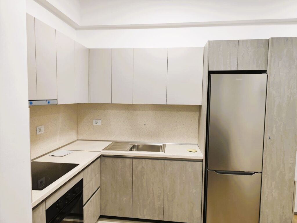 Apartament 1+1 me qera, i ri, i sapo mobiluar, i pabanuar me pare!