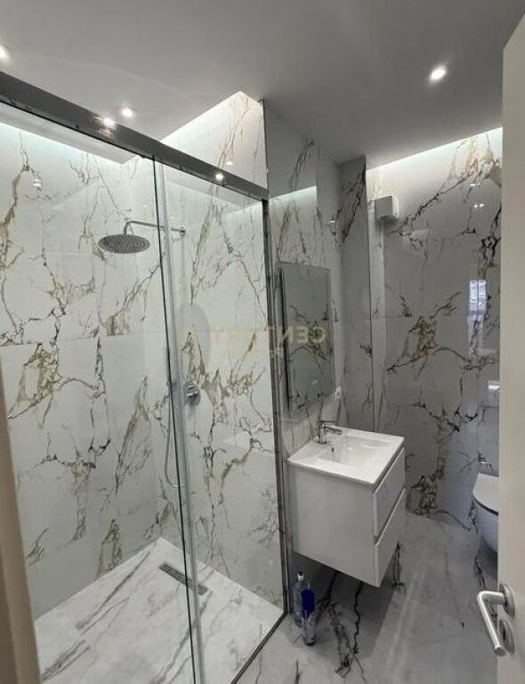 Apartament ne shitje 2+1+2+ Post Parkimi, Rruga e Durresit