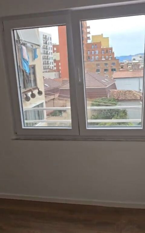 Shitet Apartment  1 plus 1   Afër Shkollës Kuqe