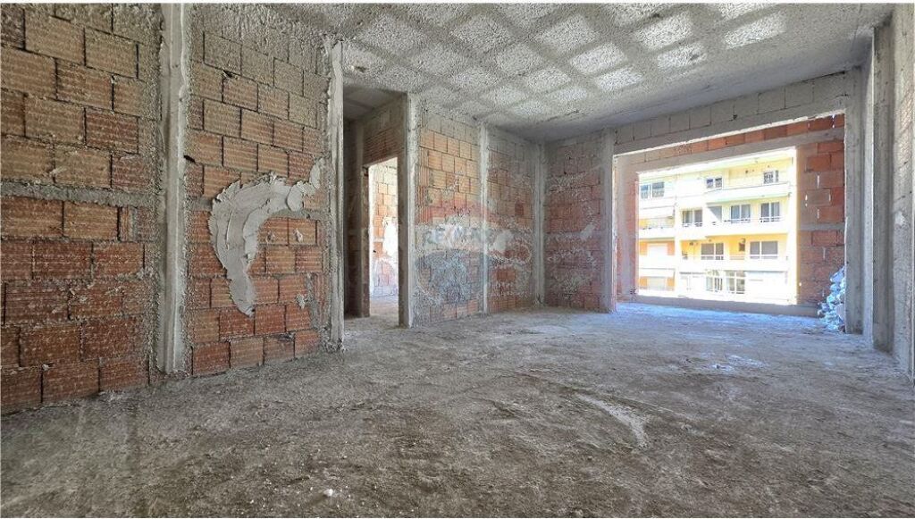 🏡 Apartament 1+1 për Shitje – Lungomare, Vlorë