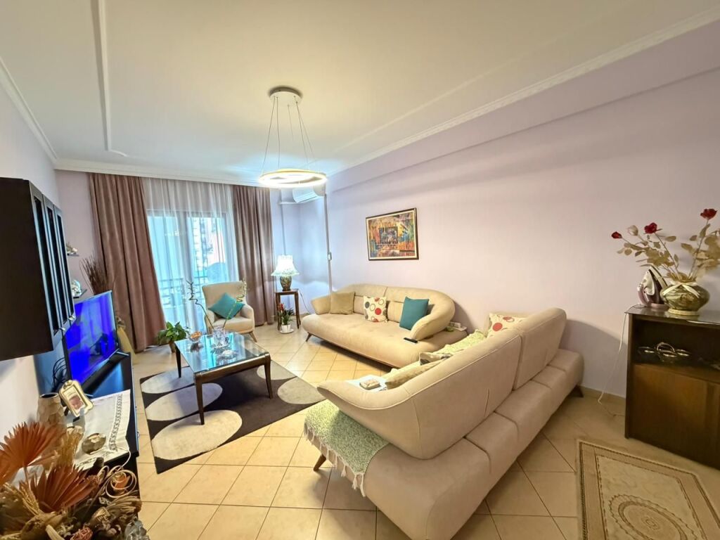🏡 Jepet me qira 2+1 – 📍 Përballë Klinikës At Luigji Monti, Rr. e Kavajës💶 700 €/muaj