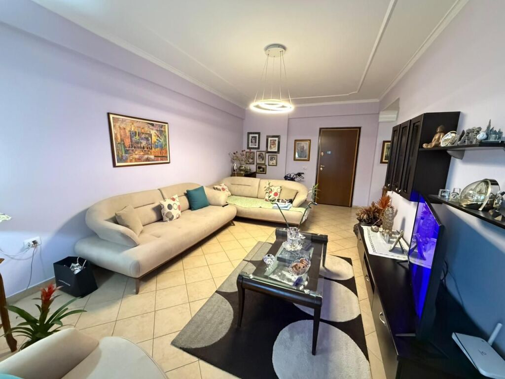 🏡 Jepet me qira 2+1 – 📍 Përballë Klinikës At Luigji Monti, Rr. e Kavajës💶 700 €/muaj