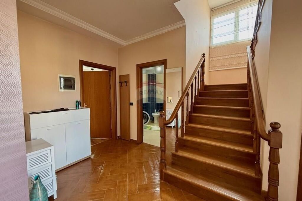 Villa su 3 piani in vendita a Sauk!