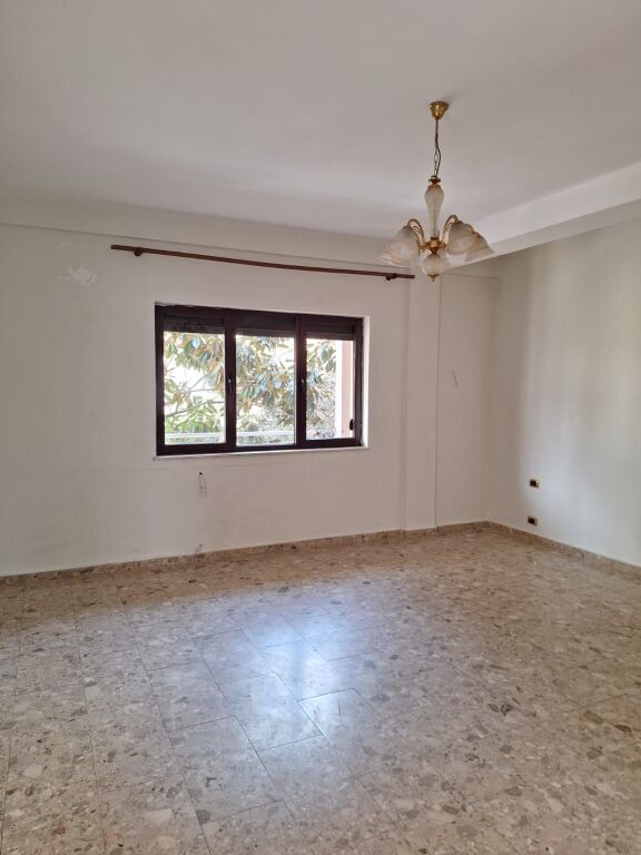 Shitet 3+1 prane Xhamlliku Tirane 144 m2 189 000 eur