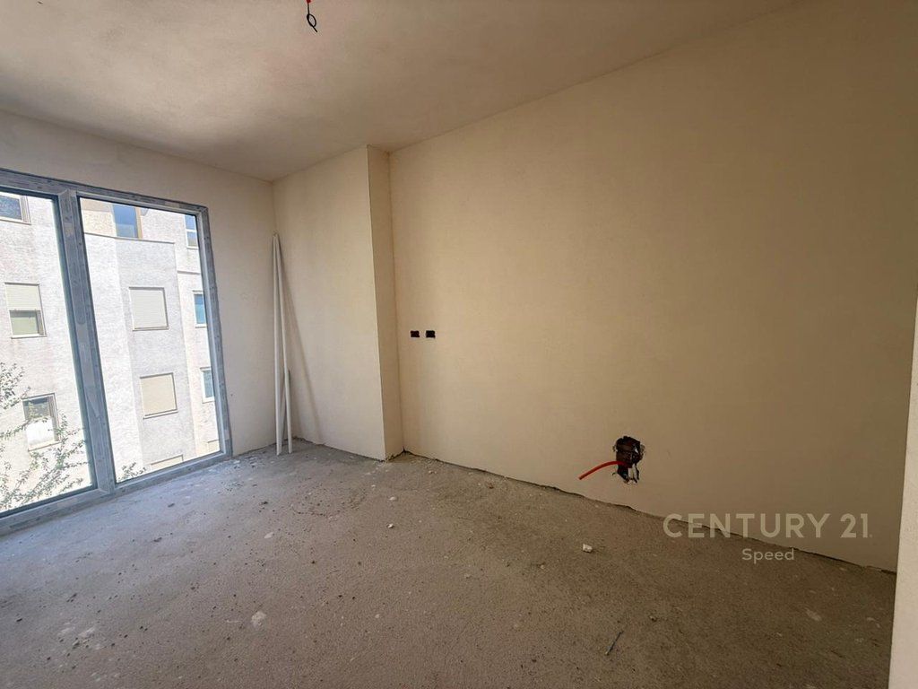 2+1+2 for sale at the Dry Lake!