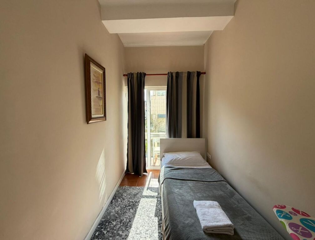 Apartament 2+1 per qira prane Hotel Colosseo tek Rruga e Durresit.