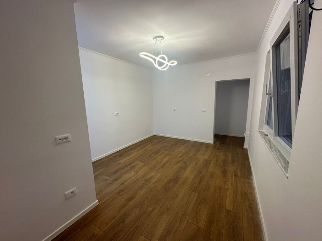 Apartament 1+1 per shitje tek Shkolla e Kuqe.