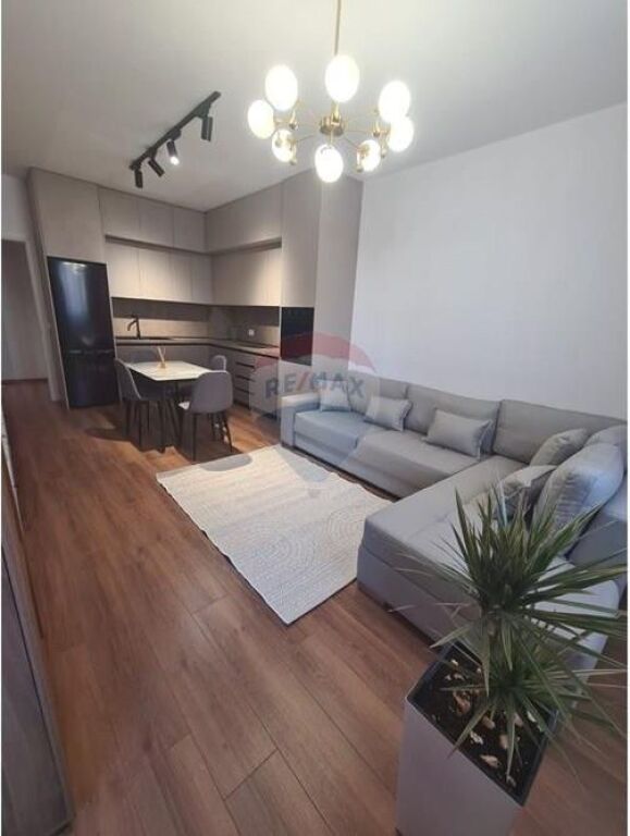 Appartamento 1 +1 in affitto in via Elbasani