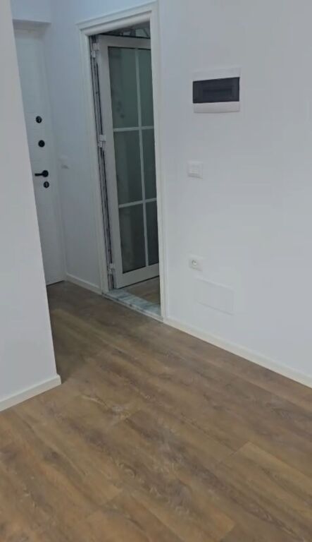 Shitet Apartment  1 plus 1   Afër Shkollës Kuqe