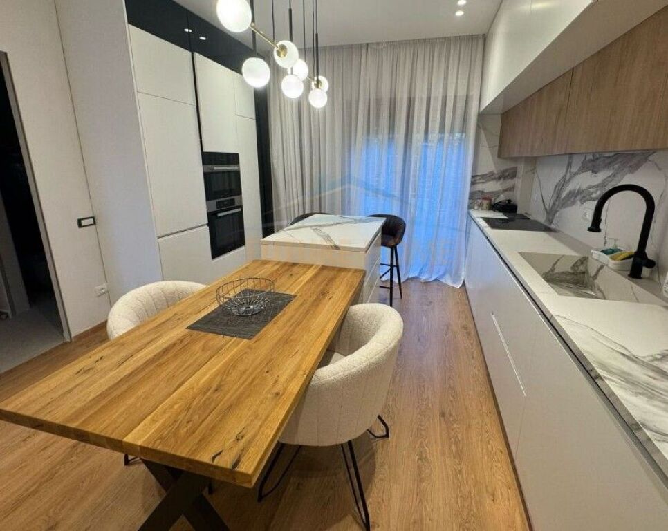 Affitto, Villa su 3 Piani, TEG, Tirana.