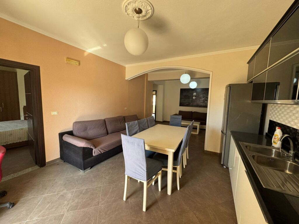 Appartamento 3+1+2 in vendita nel centro di Lezha – Posizione perfetta!