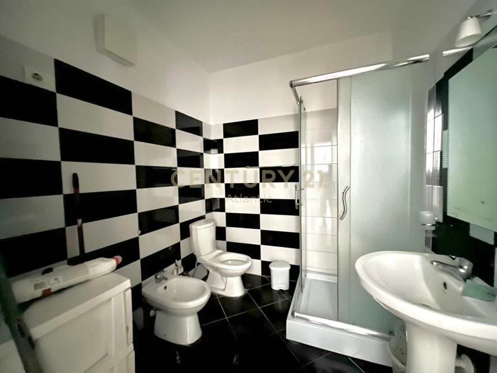 IN VENDITA APPARTAMENTO 2+1+2 BAGNI E 2 BALCONI PRESSO EX URT A DURRËS !