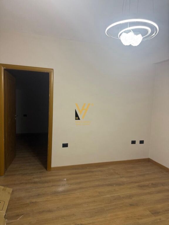 UFFICIO 60 M2 IN AFFITTO A ALI DEM 50.000 LEKE