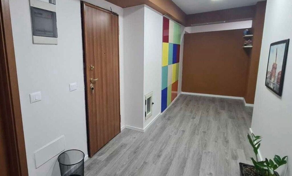 🏢Locale in Affitto Via Sami Frasheri, Vicino alla Scuola Petro Nini Luarasi