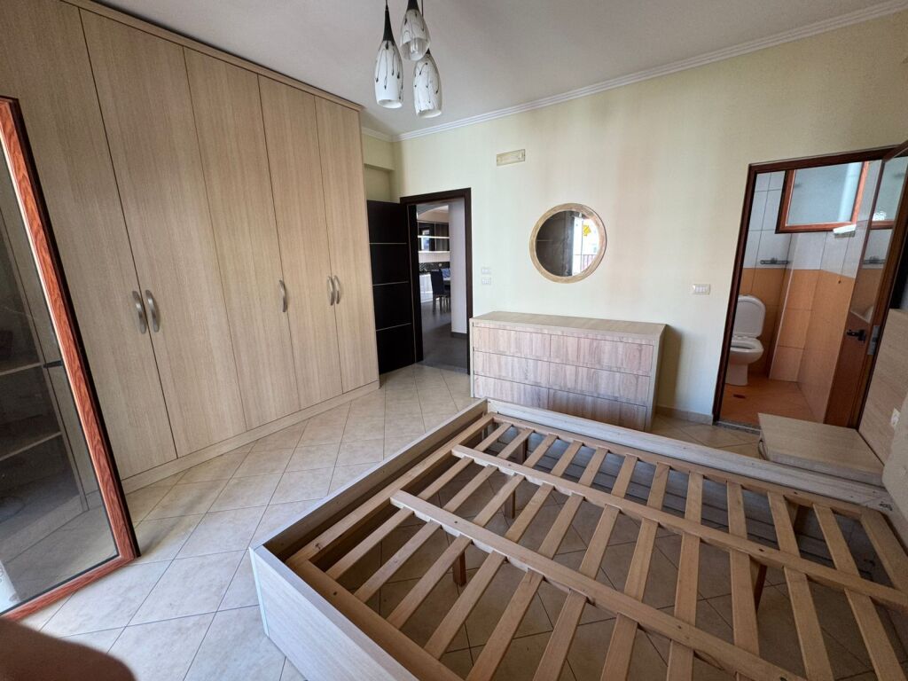 Appartamento 3+1+2 in vendita nel centro di Lezha – Posizione perfetta!