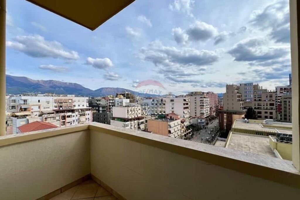 Appartamento - In Vendita - Via delle Barricate, Tirana