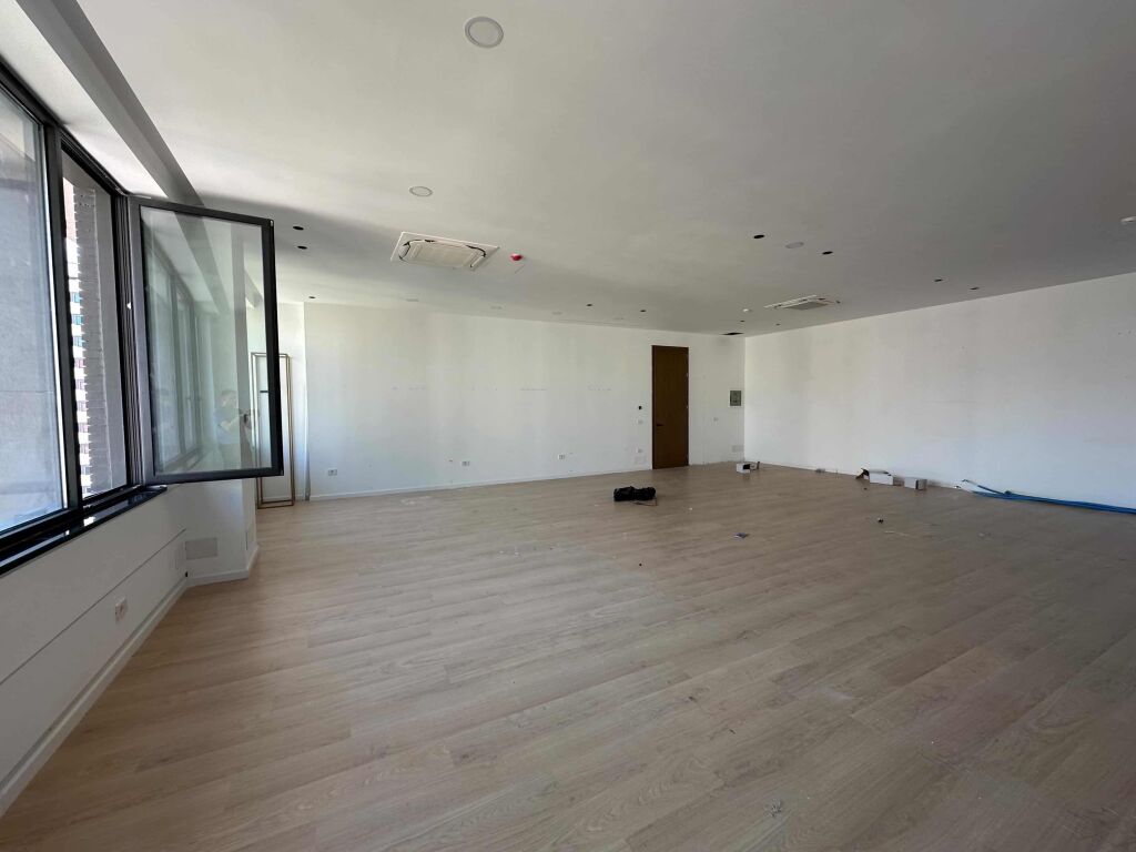 🏡 Office space for rent at Delijorgji Complex
