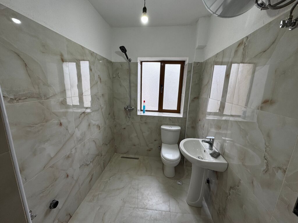 🏡 1+1 me Qira – Korçë, Lagjja 14 Rr. Viktor Eftimiu