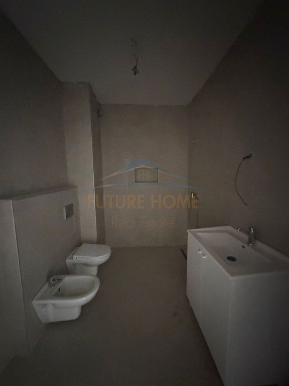 SHITET APARTAMENT 2+1,UNAZA E RE