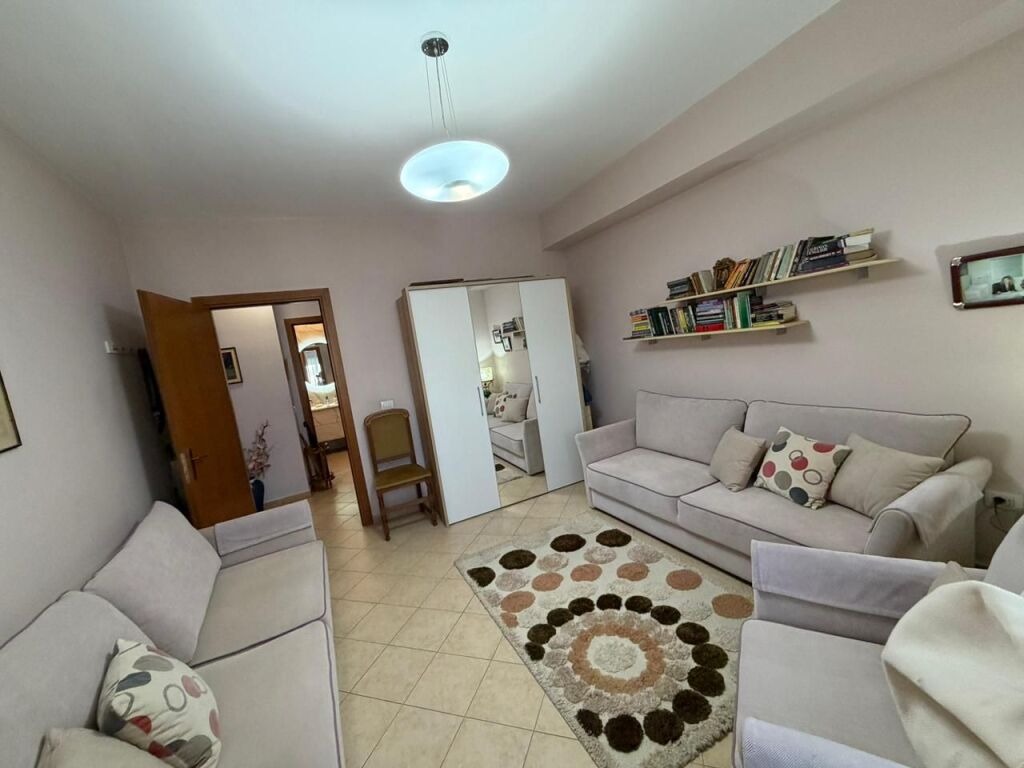🏡 Jepet me qira 2+1 – 📍 Përballë Klinikës At Luigji Monti, Rr. e Kavajës💶 700 €/muaj