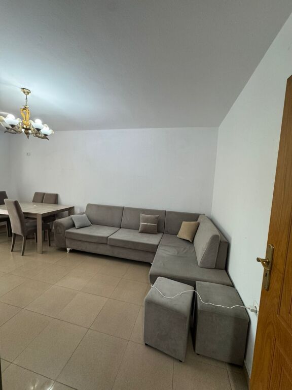 In affitto   Ap 2+1 vicino al Ponte Vasil Shanto 600 euro