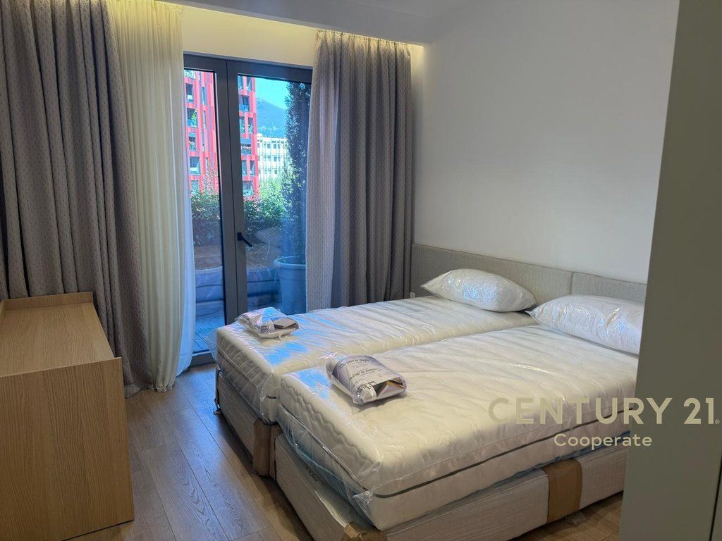 Jepet me qira apartament modern 2+1+2 në Lion Residence, pranë Stadiumit Air Albania.
