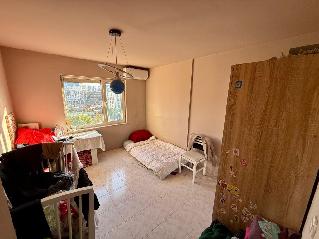 📣 Apartment 3+1+2 FOR SALE 📍 Gintash Block, Lapraka ✨ 🏢 New Building 🪜 8th Floor (Last, With Elevator) 📐 Gross Area 132 m2 📐 Net Area 117 m2  🔄 Organized As: Spacious Living Room, Separate Kitchen, 3 Bedrooms, Distribution Corridor, 2 Bathrooms, 2 Balconies, Storage.  💶 Price 200,000 Euro