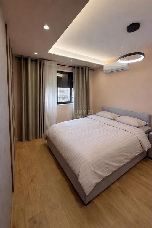WE SELL APARTMENT 2+1+2+ PARKING SPACE ON DURRËS STREET OPPOSITE THE COLOSSEO !!