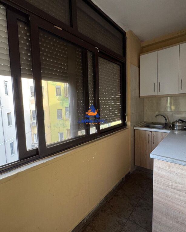 JEPET APARTAMENT ME QERA 1+1+BALLKON " RRUGA GRIGOR HEBA,STADIUMI DINAMO" 500 EURO