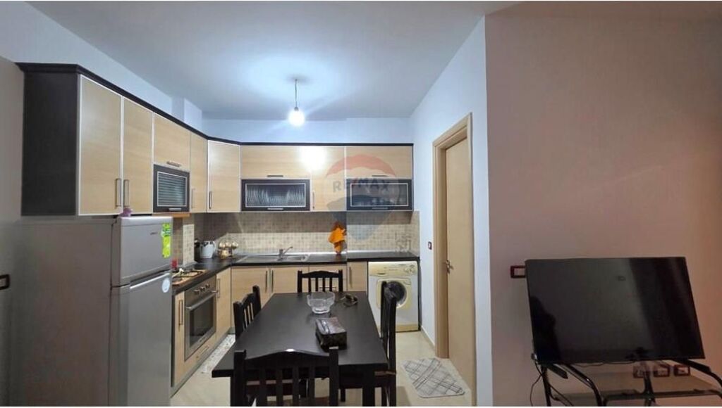 Apartament 1+1 me Qira – Rruga Reshat Osmani, Vlorë