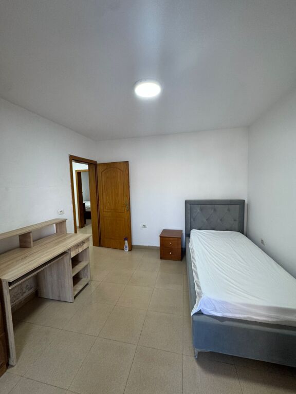 In affitto   Ap 2+1 vicino al Ponte Vasil Shanto 600 euro