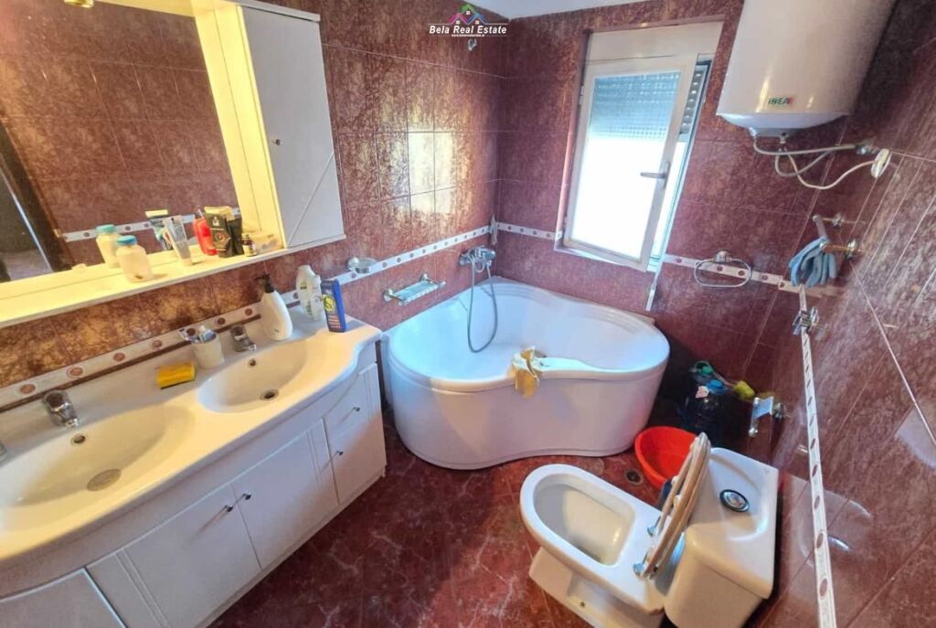 Apartament Ne Shitje 2+1 Ne Qender (ID B121215) Tirane