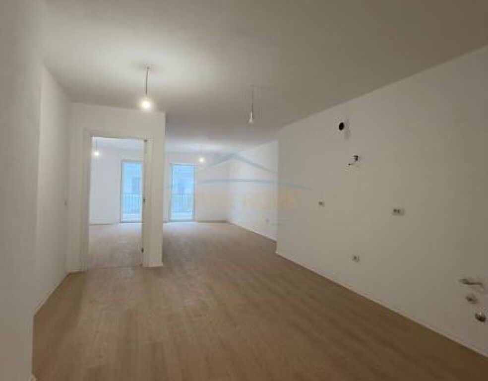 In vendita, Appartamento 1+1, Kombinat