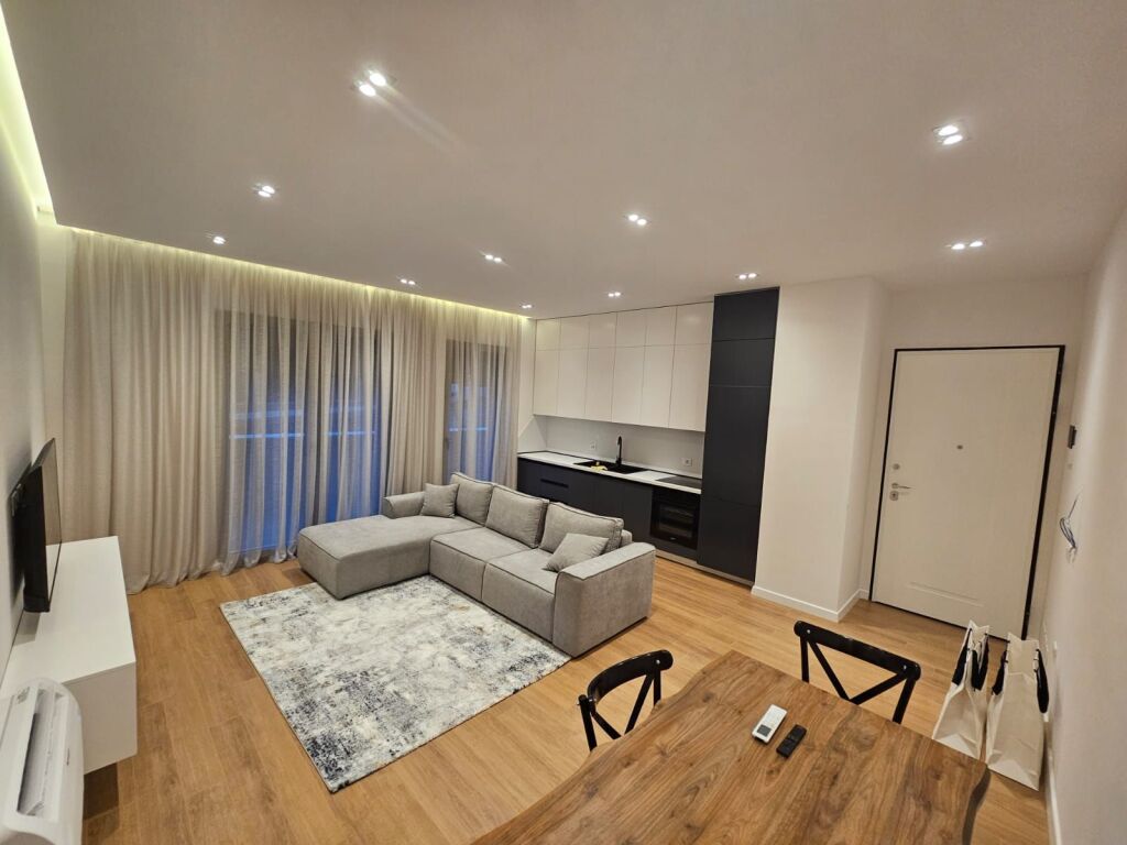 Apartament - Për Qira - Kompleksi Delijorgji, Tiranë