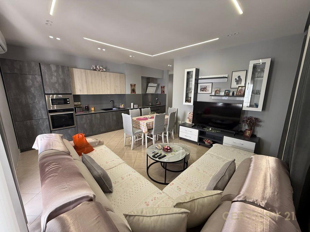Apartment 3+1+2 +80m Veranda For sale in Fresk, Tirana