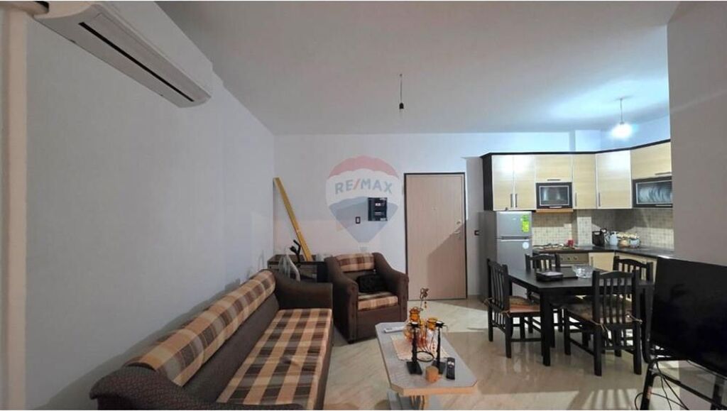 Apartament 1+1 me Qira – Rruga Reshat Osmani, Vlorë