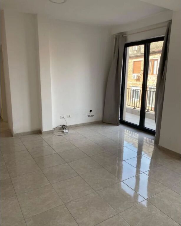 OFFICE FOR RENT 90 M2 PAZAR I RI 80,000 LEKE FH-68425
